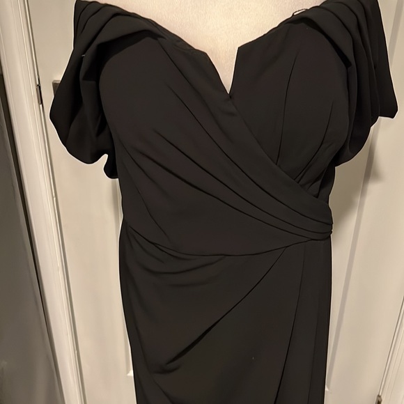 RENE RUIZ COLLECTION Off The Shoulder Crepe Column Gown 16 - Picture 4 of 6